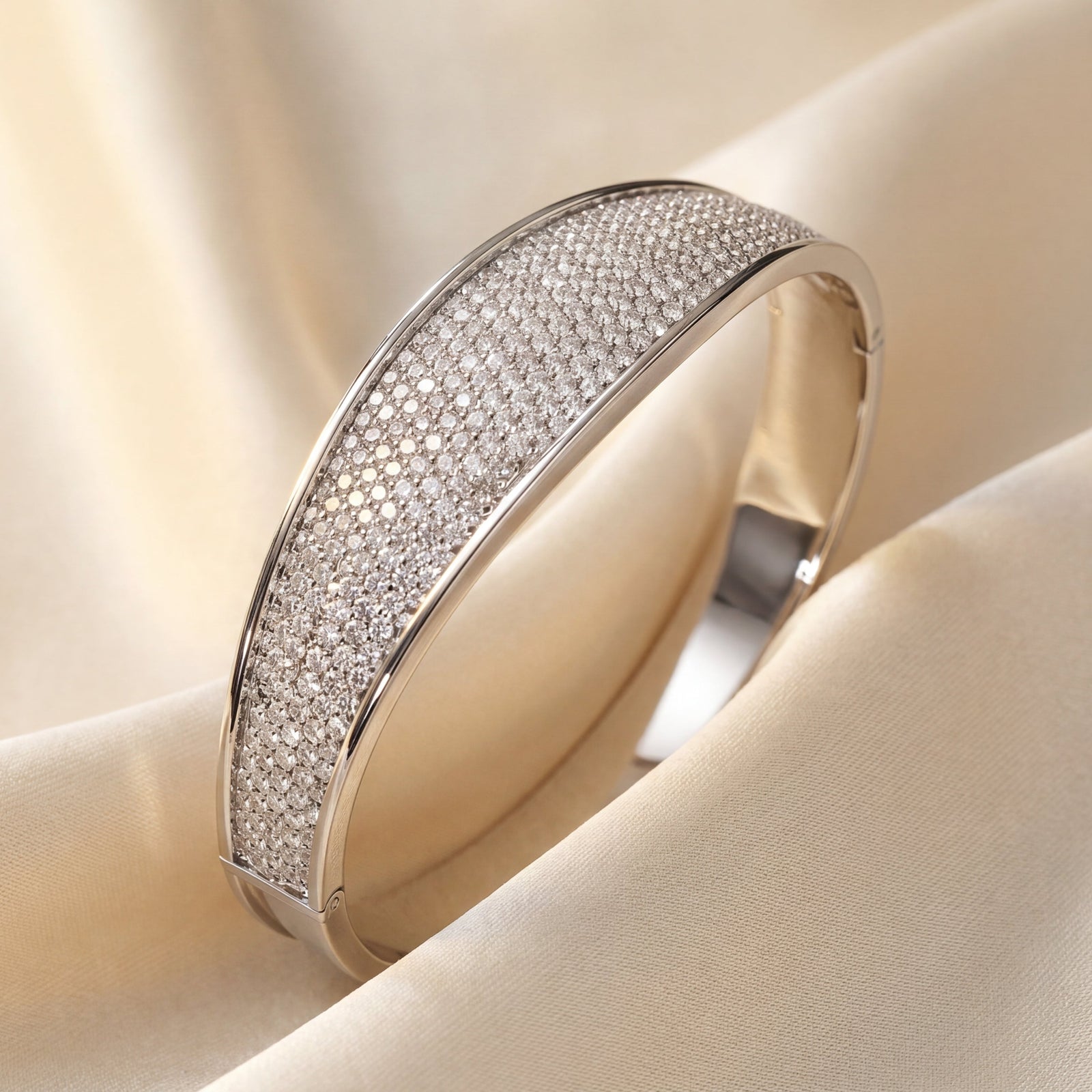 18ct White gold Bangle pavé set with round brilliant cut diamonds