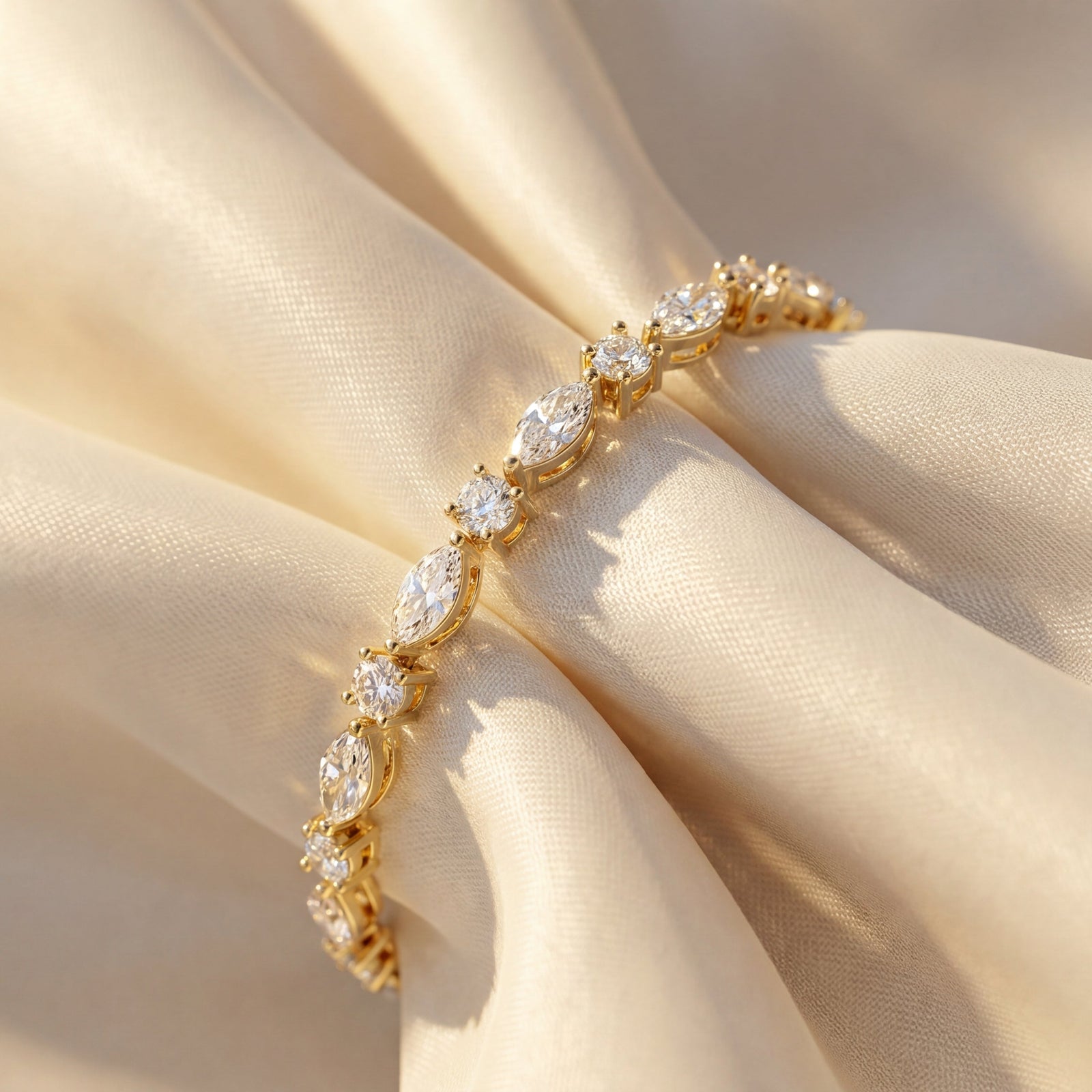 18ct Yellow gold bracelet with round and marquise cut shaped diamonds