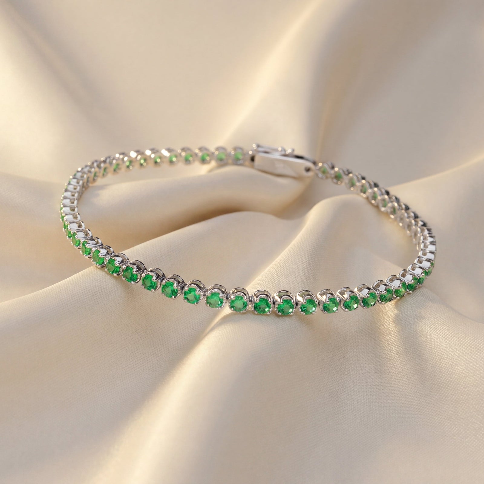 18ct white gold line bracelet with round emeralds 