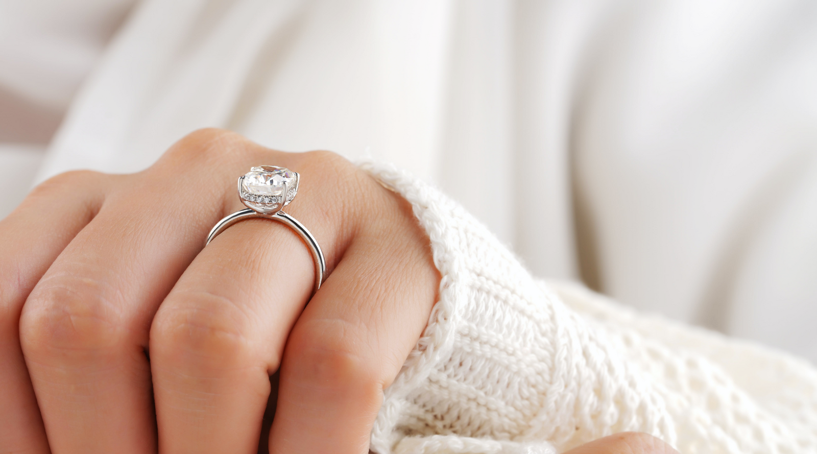 Engagement_rings_on_hand_3da464ea-3402-4609-92f0-126129e3c9b6